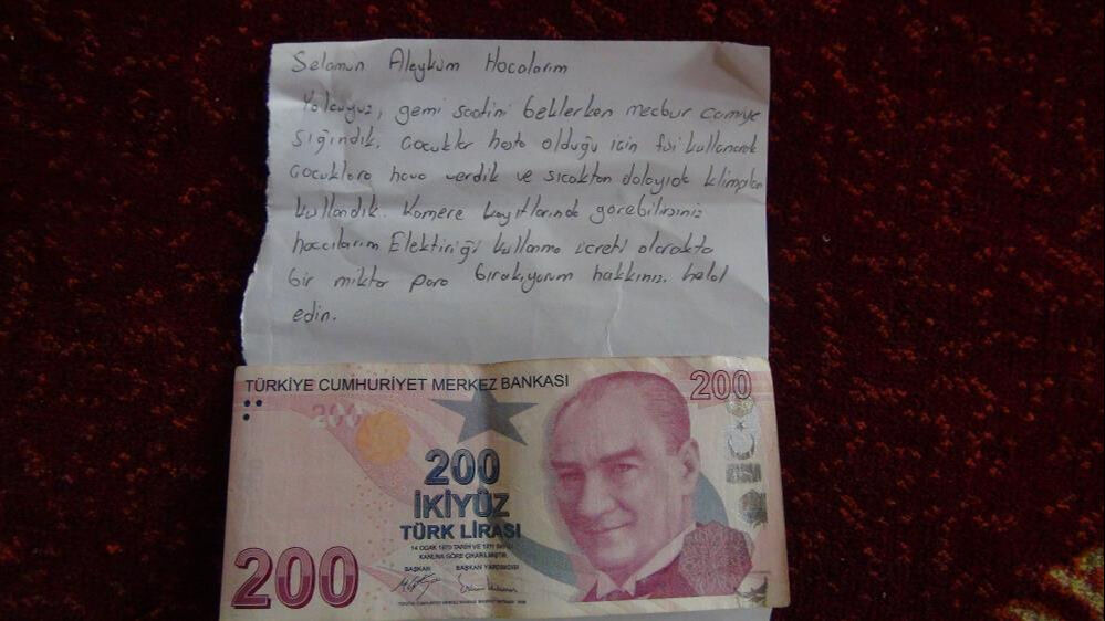 Sığındığı camide kullandığı elektriğin parasını bıraktığı notla ödedi Sığındığı camide kullandığı elektriğin parasını bıraktığı notla ödedi - 4. Resim