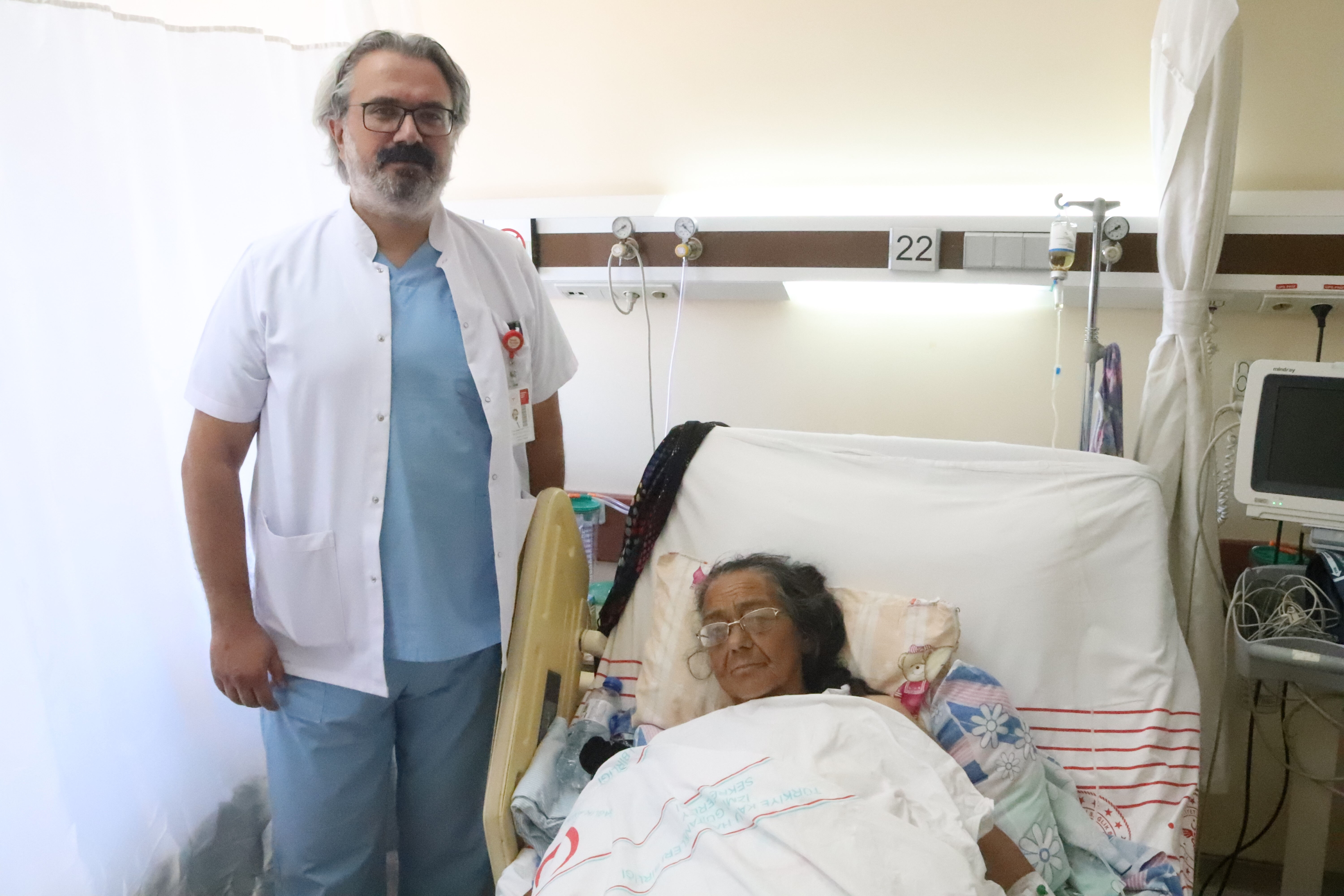 Ağrı, şişlik ve nefes darlığı şikayetiyle hastaneye gitti! Karnından çıkan doktorları bile şaşırttı - 1. Resim