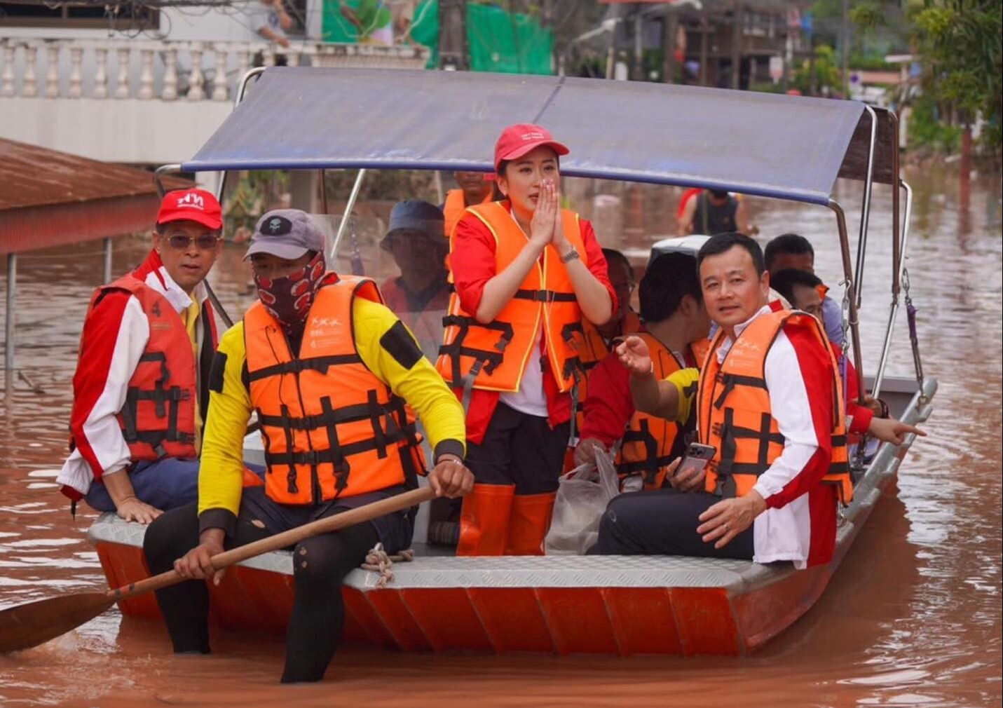 Dünyaca ünlü turizm merkezi sele teslim! Başbakan bölgede, can kaybı artıyor - 3. Resim