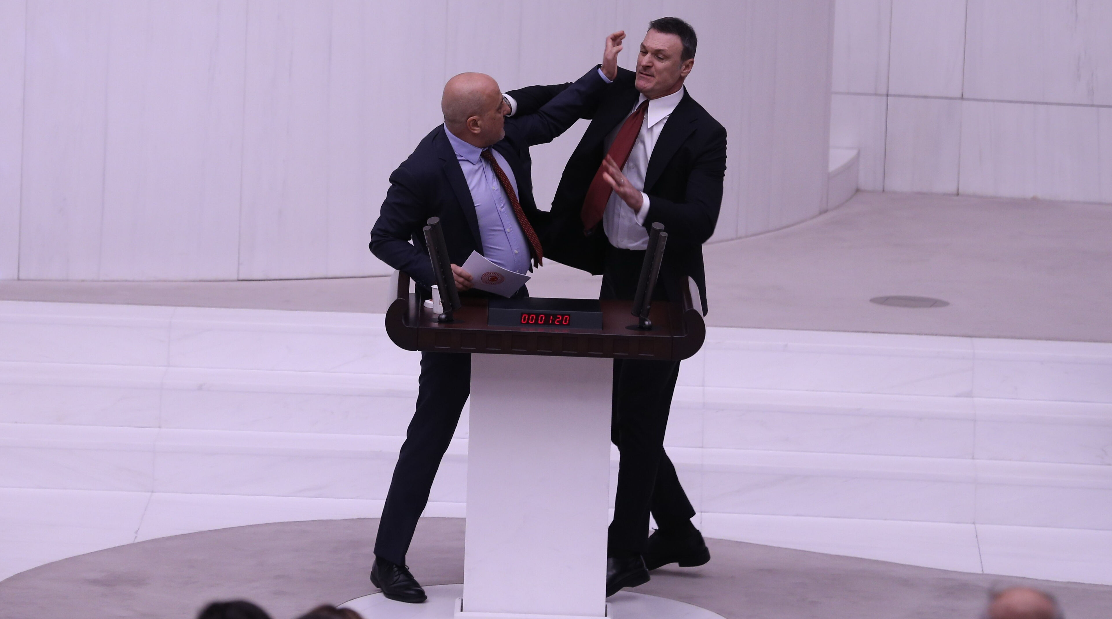 Erdoğan'dan Ahmet Şık-Alpay Özalan kavgası için ilk yorum: Provokatöre kimlerin kol kanat açtığını gördük - 2. Resim