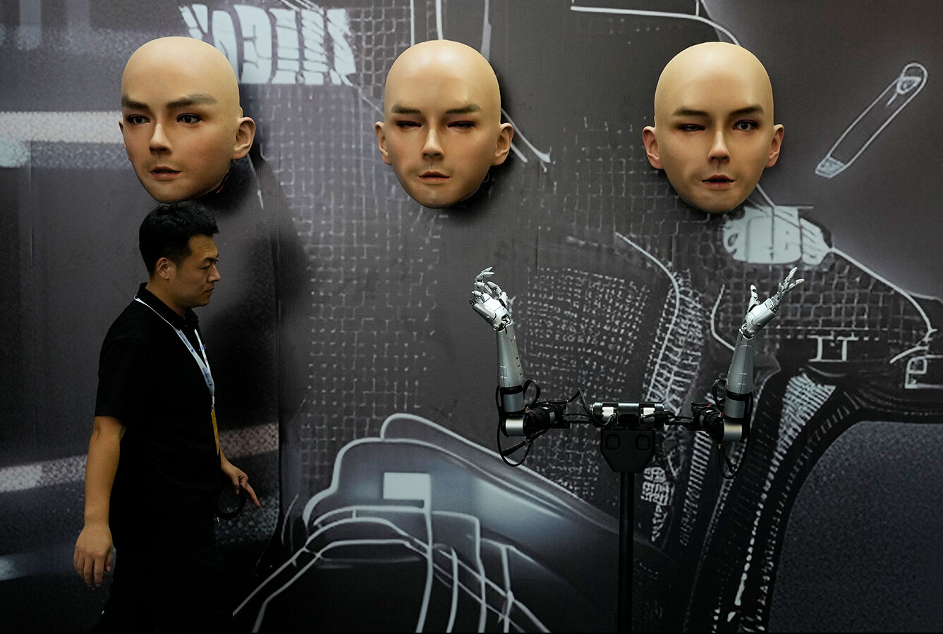 Gerçek kadın robotu sahtesinden ayırt edemediler! 2024 Dünya Robot Konferansı şaşırtıcı görüntülere sahne oldu - 5. Resim