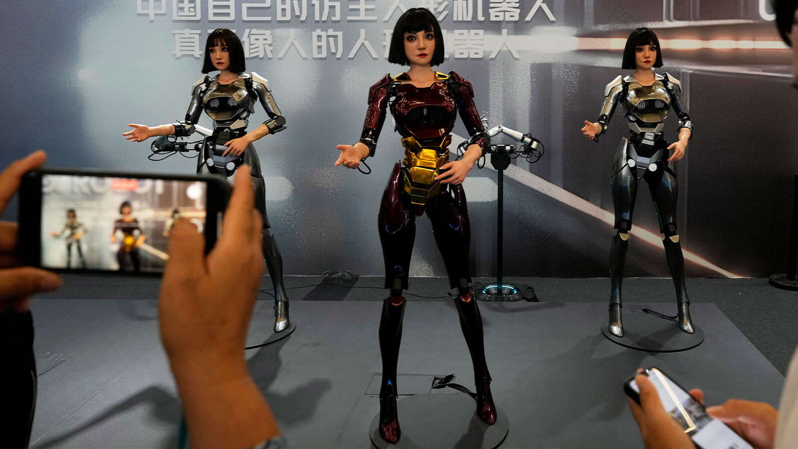 Gerçek kadın robotu sahtesinden ayırt edemediler! 2024 Dünya Robot Konferansı şaşırtıcı görüntülere sahne oldu - 1. Resim