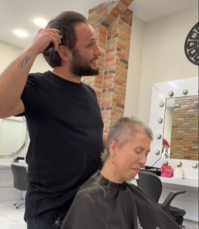 Kanser olan müşterisine destek için yaptı! Görüntüler sosyal medyada büyük beğeni topladı - 1. Resim