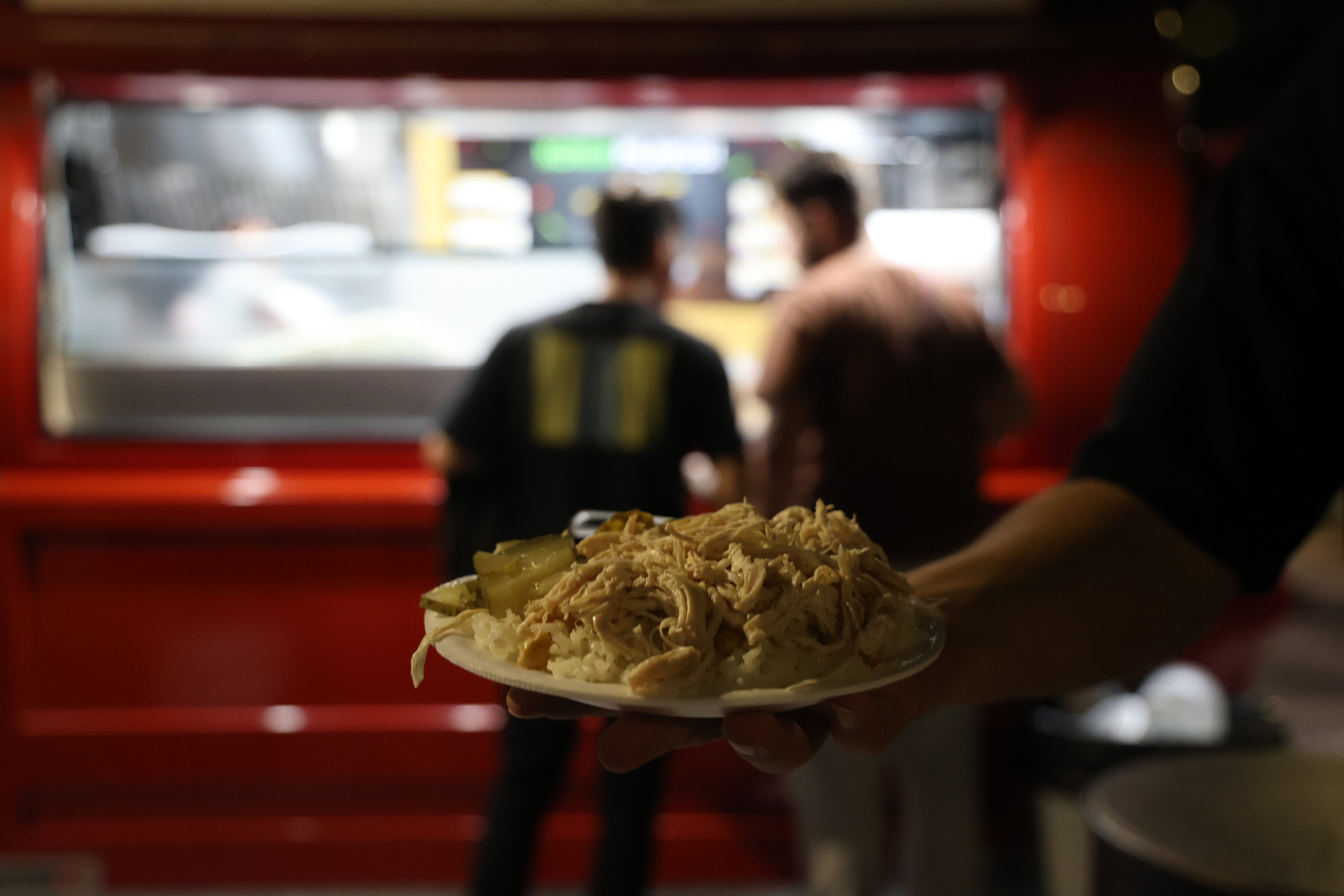 Osmanlı sofralarından gelen vazgeçilmez lezzet 'tavuk pilav' Konya'da ekmekle yeniyor - 2. Resim