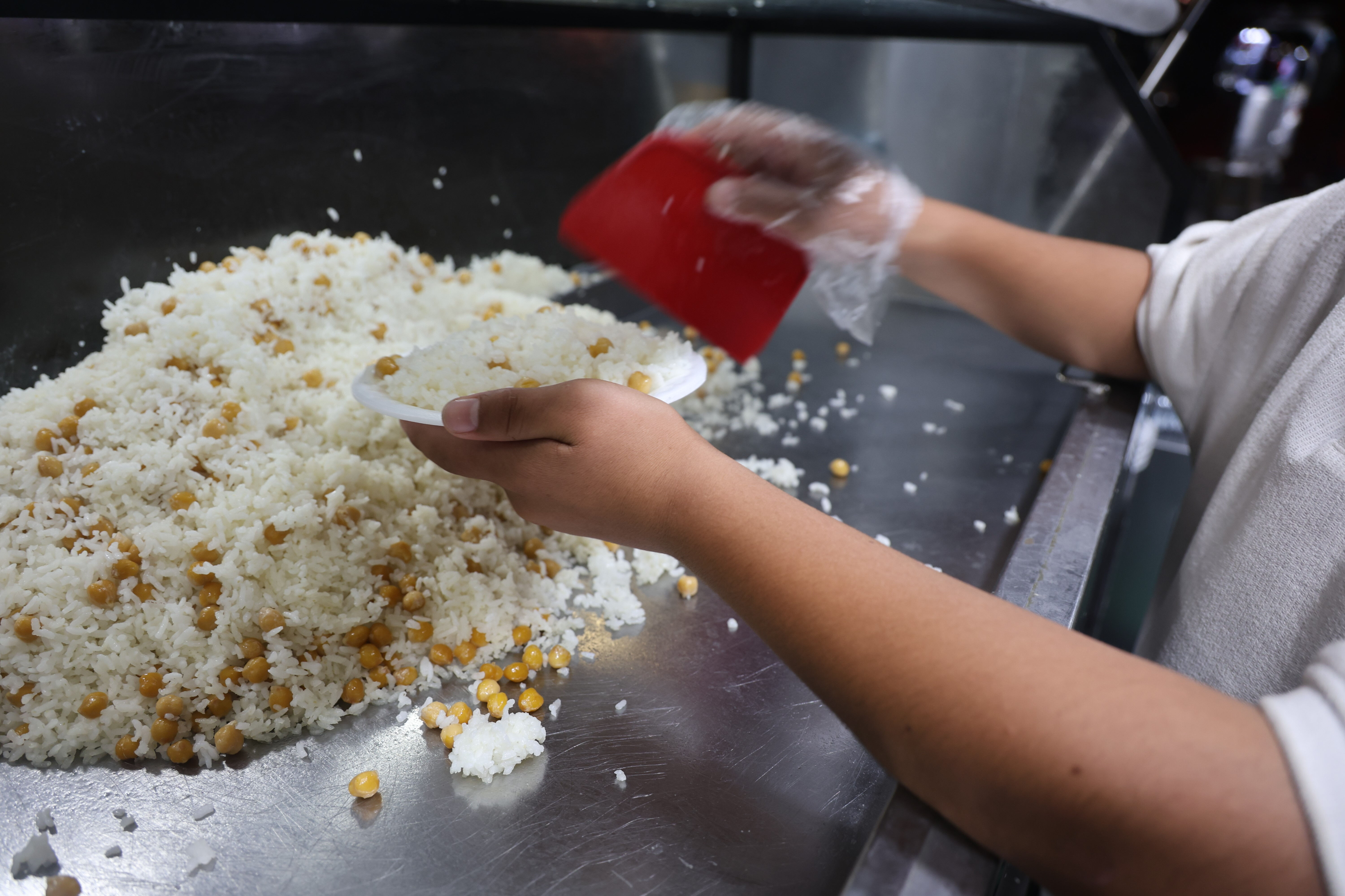 Osmanlı sofralarından gelen vazgeçilmez lezzet 'tavuk pilav' Konya'da ekmekle yeniyor - 1. Resim