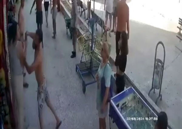 Şehir eşkıyaları dükkan basıp, kızın dişlerini kırdı! - 1. Resim