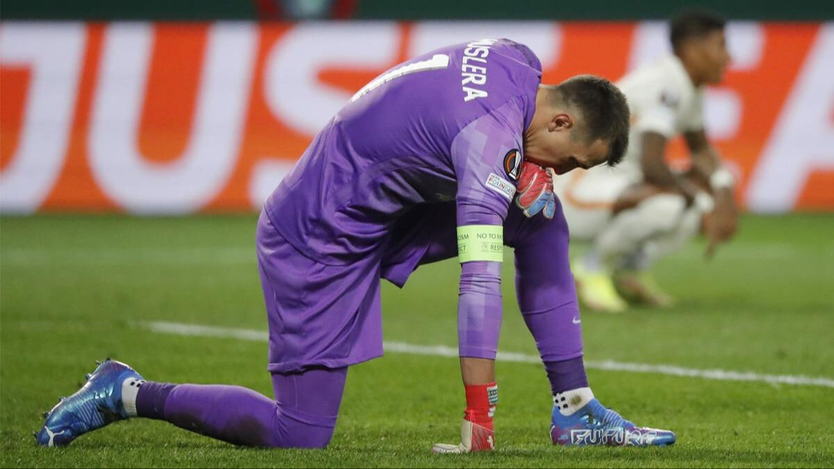 Young Boys maçında sakatlanan Muslera'nın durumu belli oldu! Rövanşta oynayacak mı? Young Boys maçında sakatlanan Muslera'nın durumu belli oldu! Rövanşta oynayacak mı? - 2. Resim