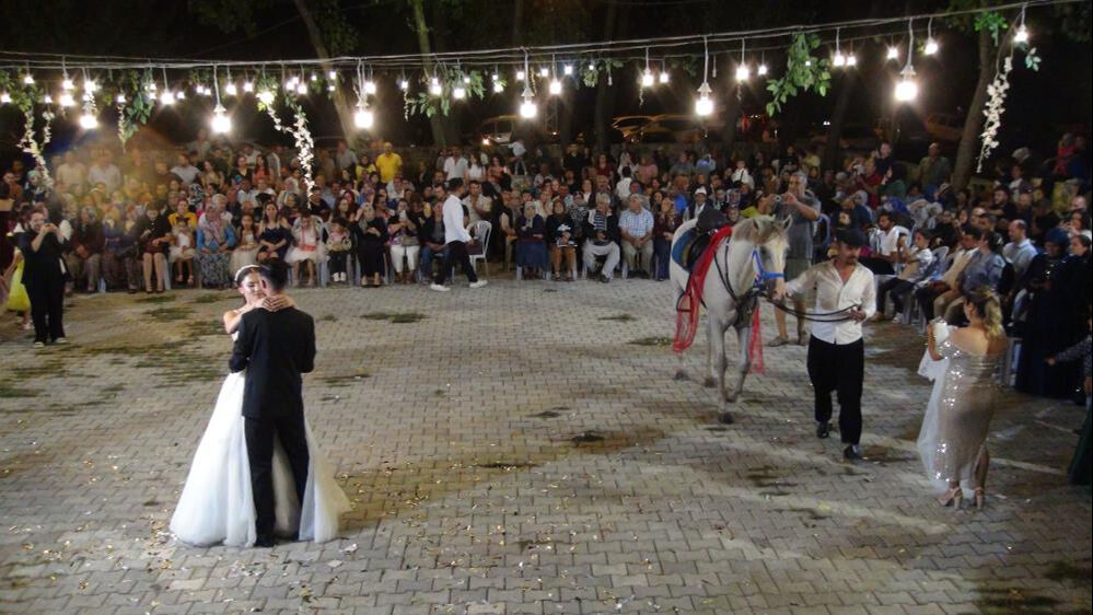 2 yıl önce babasına verdiği sözü unutmadı! Vasiyeti düğün günü gerçekleştirdi 2 yıl önce babasına verdiği sözü unutmadı! Vasiyeti düğün günü gerçekleştirdi - 2. Resim