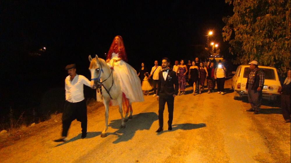2 yıl önce babasına verdiği sözü unutmadı! Vasiyeti düğün günü gerçekleştirdi 2 yıl önce babasına verdiği sözü unutmadı! Vasiyeti düğün günü gerçekleştirdi - 3. Resim