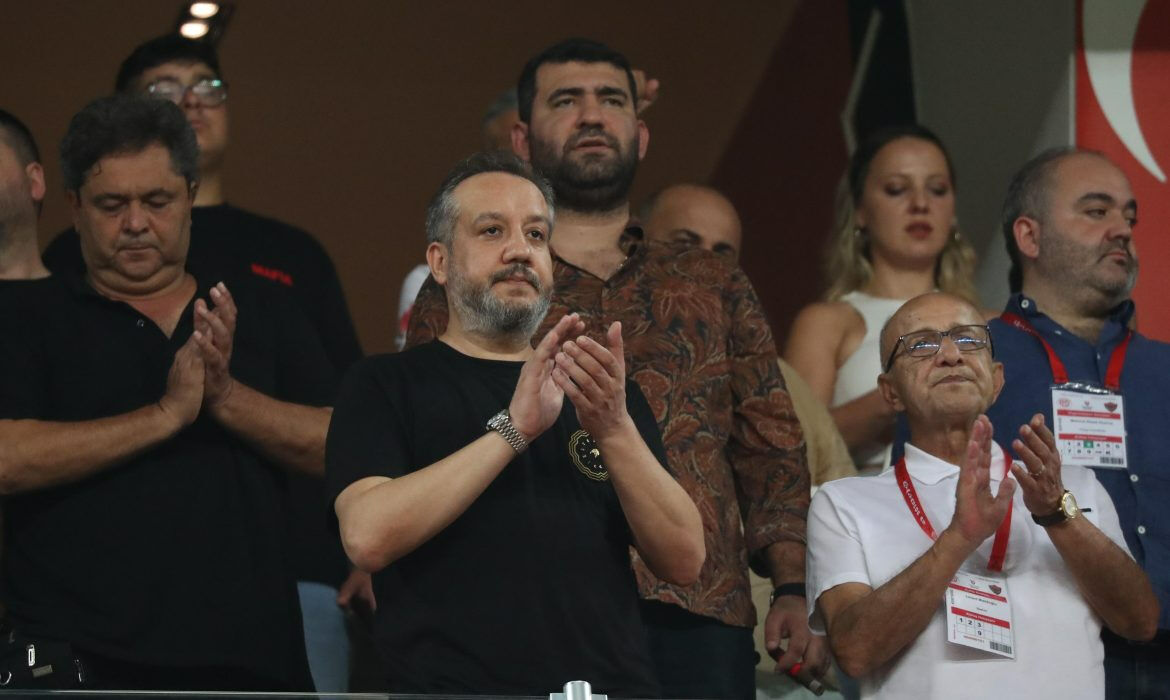 Antalyaspor-Hatayspor maçının hakemi Atilla Karaoğlan'a saldırı! 