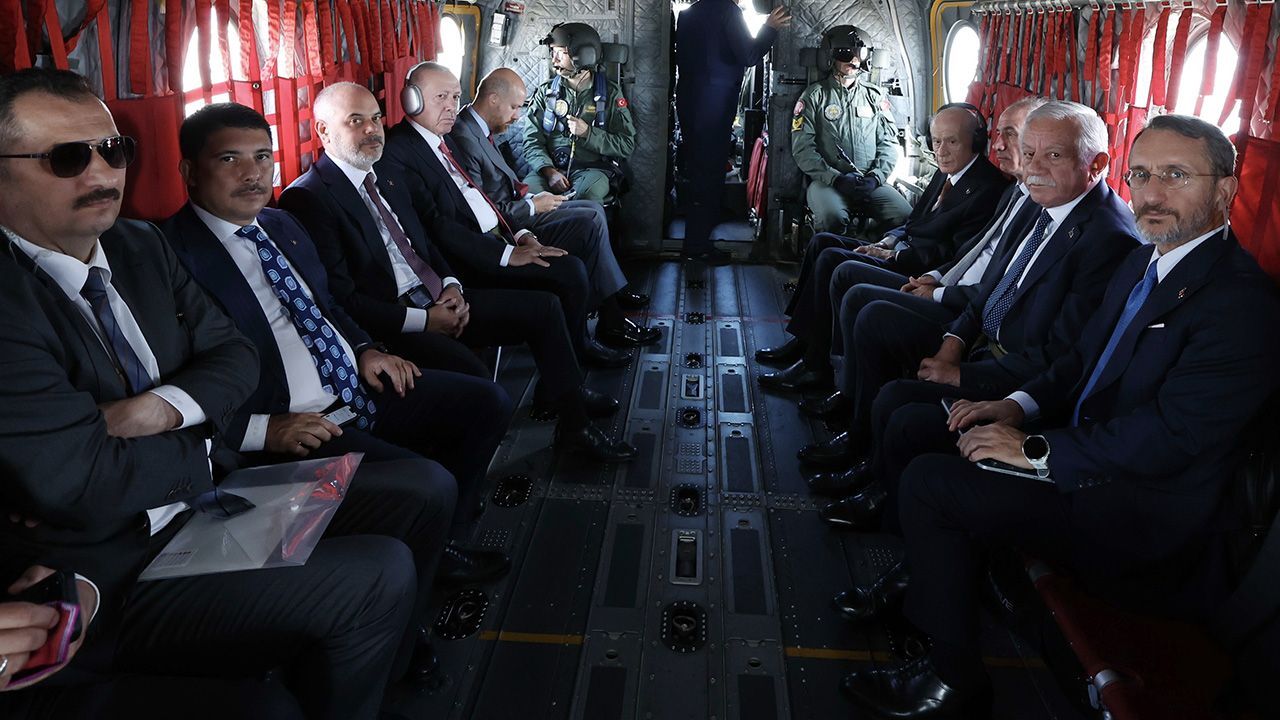 Malazgirt'te dikkat çeken kare! Erdoğan ve Bahçeli miting alanına  helikopterle gitti | Türkiye Gazetesi