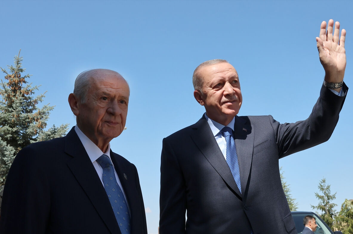 Hediyeler, Erdoğan-Bahçeli görüşmesinin önüne geçti! 76 gülün sırrı çözüldü  | Türkiye Gazetesi