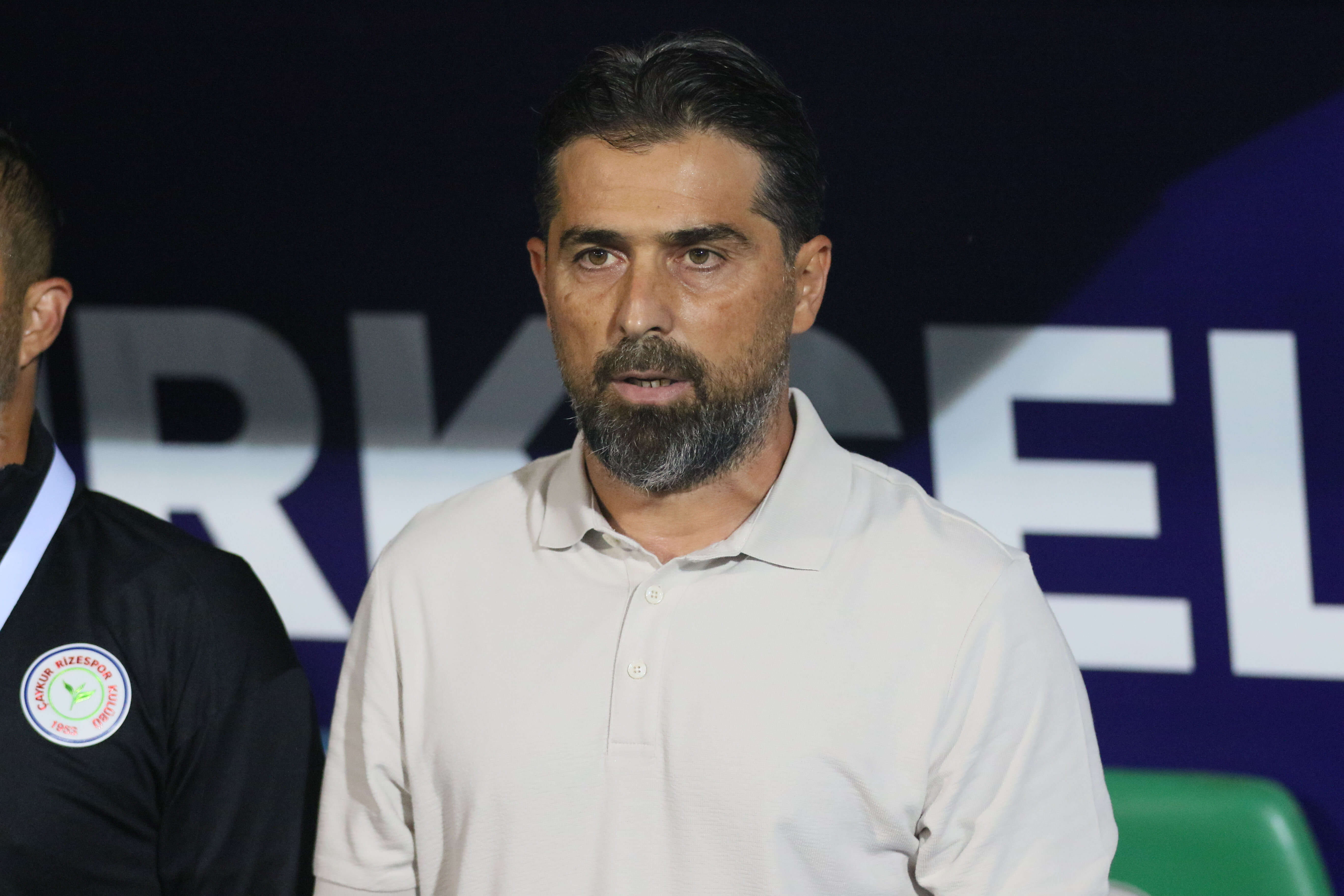 Fenerbahçe'den yediği gollerle gündem olan Gökhan Akkan'ın performansı Jose Mourinho'ya soruldu - 5. Resim