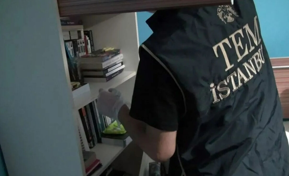 FETÖ’ye önemli darbe! Adil Öksüz’ü kaçıran kripto Cihat Yıldız yakalandı FETÖ’ye önemli darbe! Adil Öksüz’ü kaçıran kripto yakalandı - 3. Resim