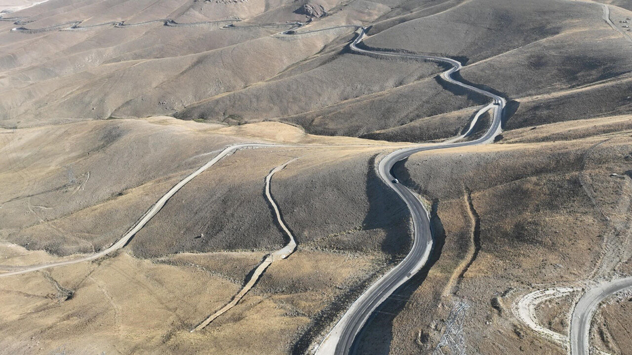 Güzeldere Tüneli'nde son durum... 40 dakikalık yol 6 dakikaya düşüyor... Açılış tarihine günler kaldı Güzeldere Tüneli'nde son durum... 40 dakikalık yol 6 dakikaya düşüyor... Açılış tarihine günler kaldı - 1. Resim