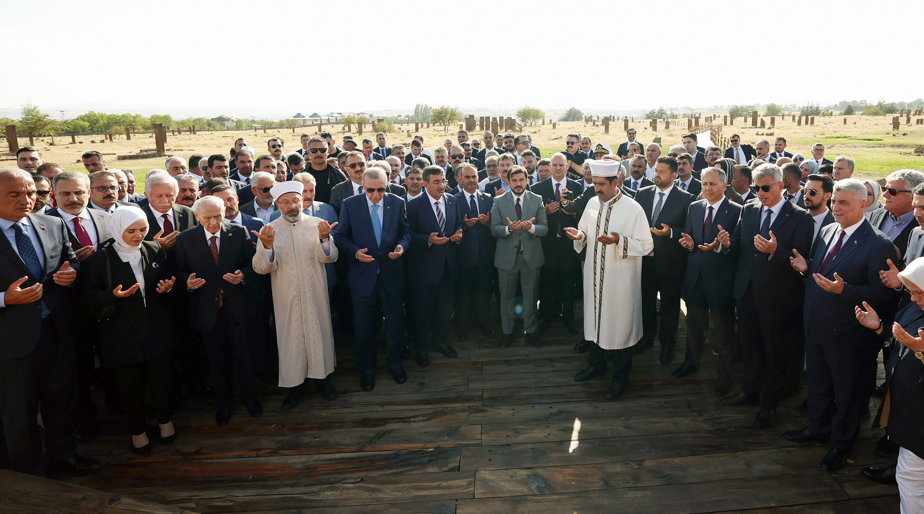 Hediyeler, Erdoğan-Bahçeli görüşmesinin önüne geçti! 76 gülün sırrı çözüldü - 2. Resim