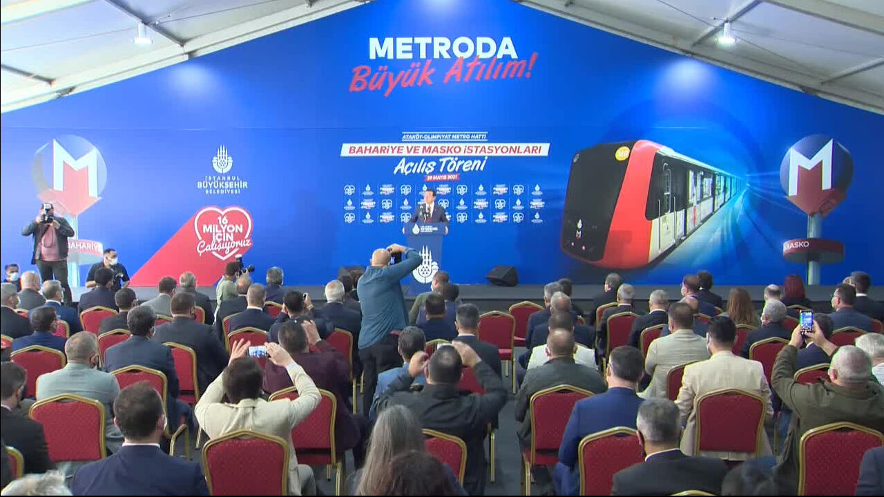 İmamoğlu bir yıl önce açılışını yapmıştı... İstanbul’da metronun tavanından sular aktı İmamoğlu bir yıl önce açılışını yapmıştı... İstanbul’da metronun tavanından sular aktı - 1. Resim