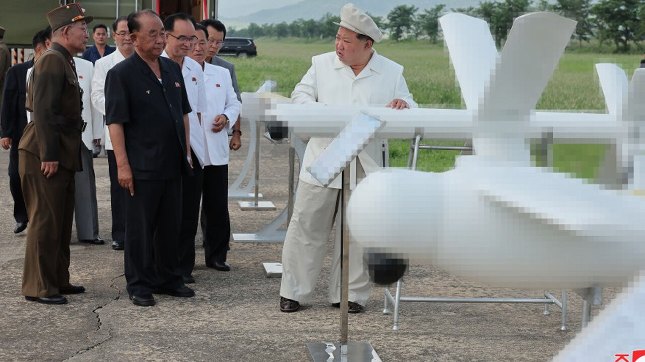 Kahkahalar eşliğinde test etti! İşte Kuzey Kore'nin yeni 'ölümcül dron'u - 1. Resim