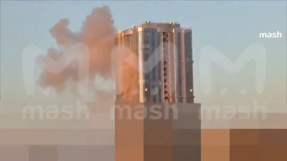 Rusya'da 38 katlı binaya İHA saldırısı! Korku dolu anlar kamerada - 3. Resim