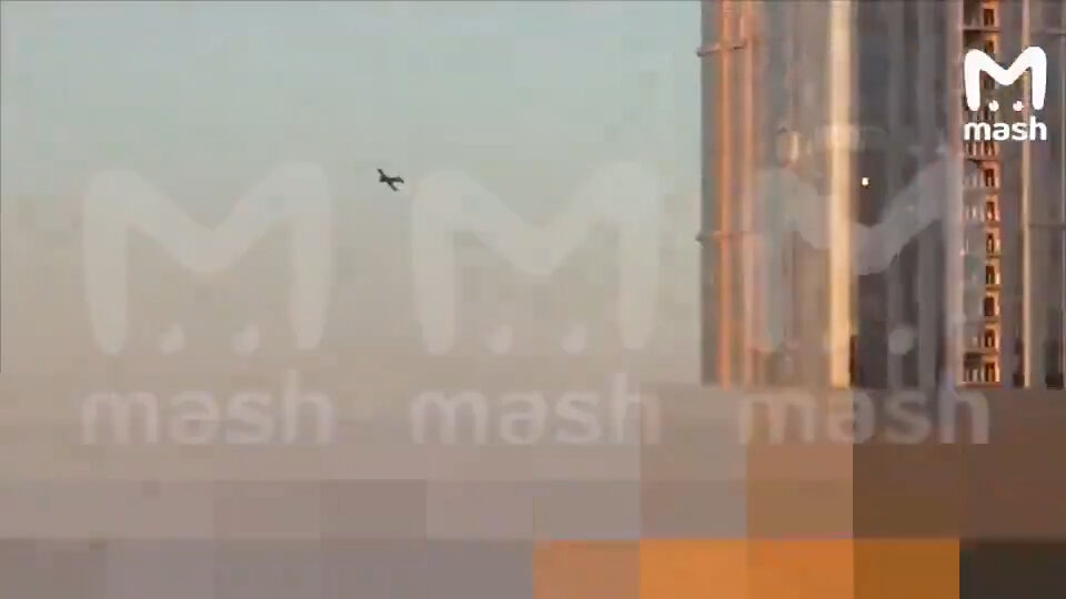 Rusya'da 38 katlı binaya İHA saldırısı! Korku dolu anlar kamerada - 1. Resim