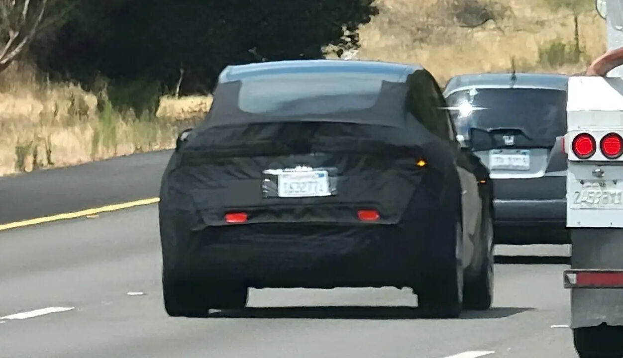 Tesla Model Y "Juniper" yollarda görüldü! Yenilikler neler? - 1. Resim