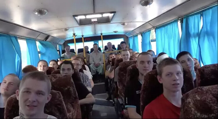 Washington Post, Rus askerlerin teslim olduğu anları paylaşarak Putin'i hedef gösterdi Washington Post, Rus askerlerin teslim olduğu anları paylaşarak Putin'i hedef gösterdi - 5. Resim