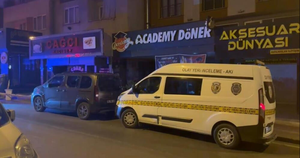 Bursa'da lokantaya gece baskını! Ticari araçla gelip kurşun yağdırdı Bursa'da lokantaya gece baskını! Ticari araçla gelip kurşun yağdırdı - 2. Resim