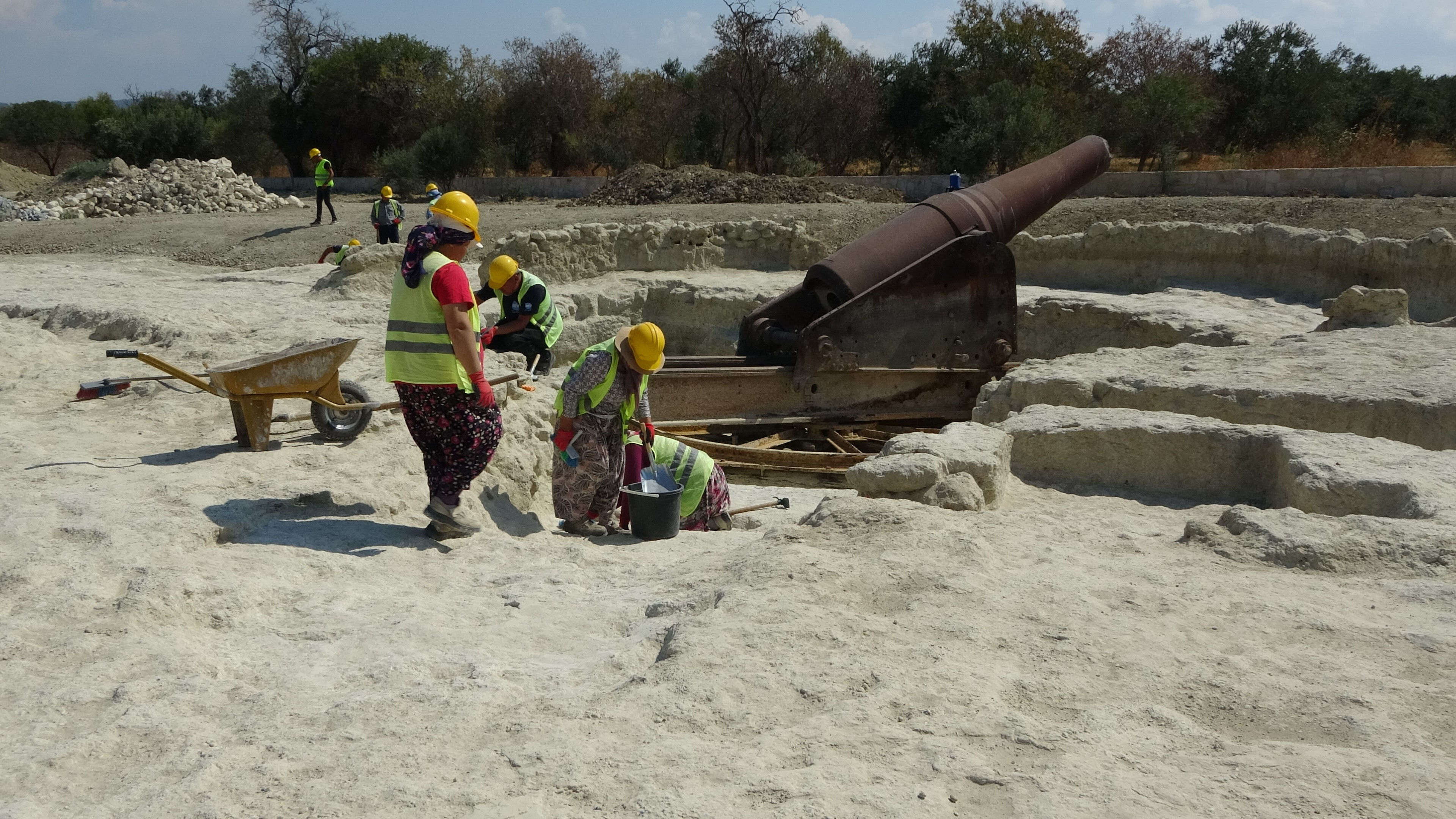 Çanakkale'de 109 yıllık Osmanlı top mevzileri ortaya çıkarıldı - 2. Resim