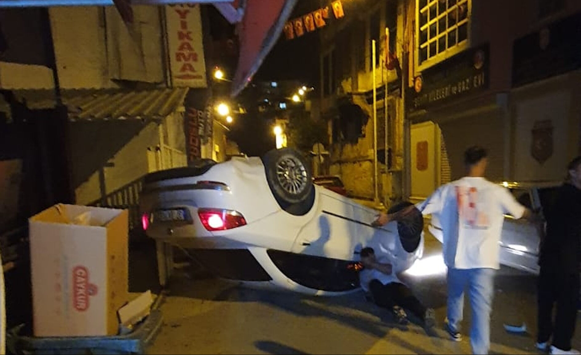 Futbolcular trafik kazasına karıştı! Yaralılar var - 1. Resim