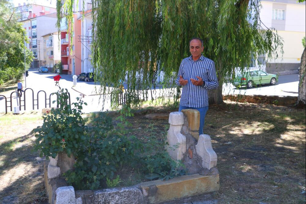 Gören hayret ediyor! Sivas'taki 'tek mezar' sırrını koruyor - 4. Resim
