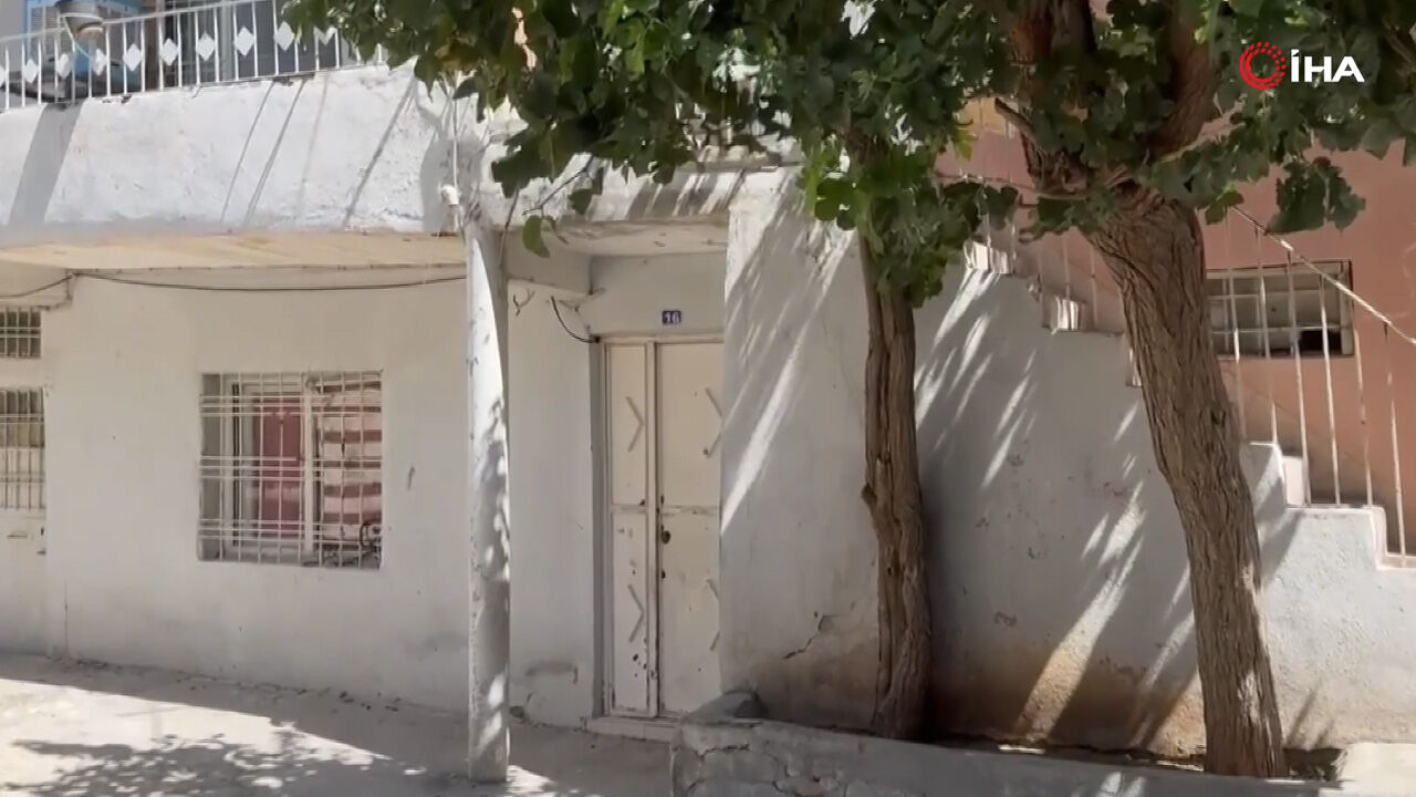 Küçük çocuğa plastik kelepçeli işkence! Mardin'de oğluna işkence yapan anne-baba gözaltında - 1. Resim