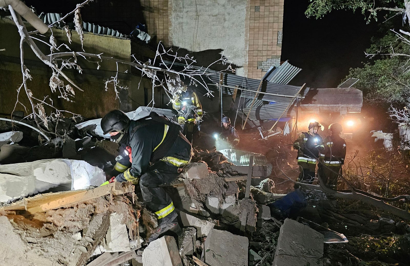 Rusya'dan Ukrayna'ya 'en büyük' hava saldırısı! 6 kişi öldü, onlarca füze ve İHA düşürüldü - 5. Resim