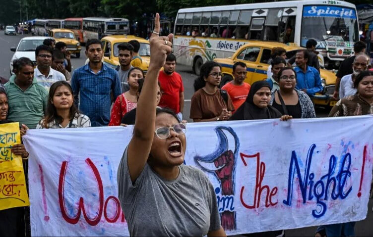 Tecavüz ettikleri doktoru öldürdüler! Ülke yangın yerine döndü - 1. Resim