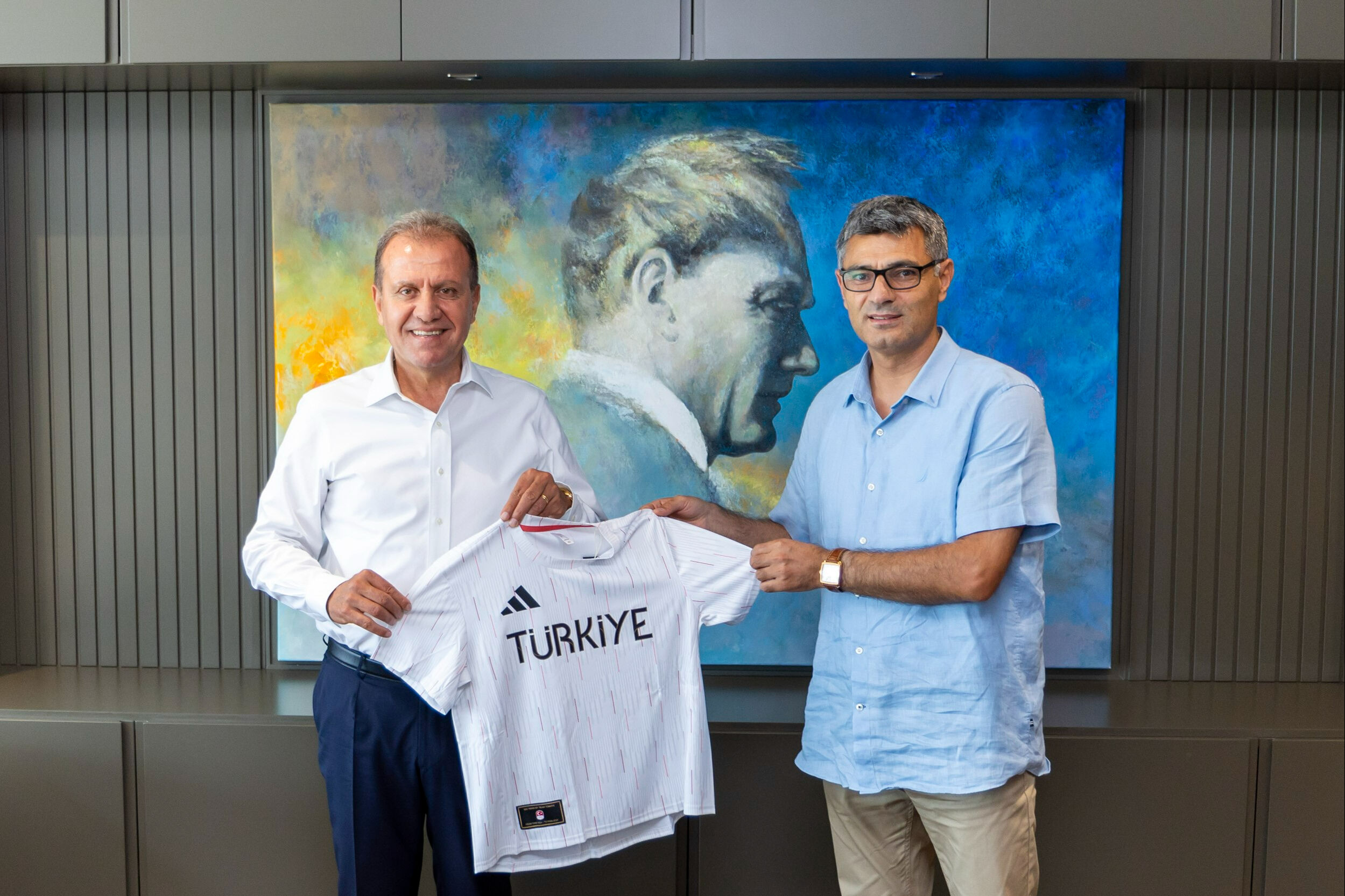 Yusuf Dikeç ve Mersin Büyükşehir Belediye Başkanı Vahap Seçer, dünyanın konuştuğu ikonik pozu birlikte verdi Yusuf Dikeç ve Mersin Büyükşehir Belediye Başkanı Vahap Seçer, dünyanın konuştuğu ikonik pozu birlikte verdi - 1. Resim