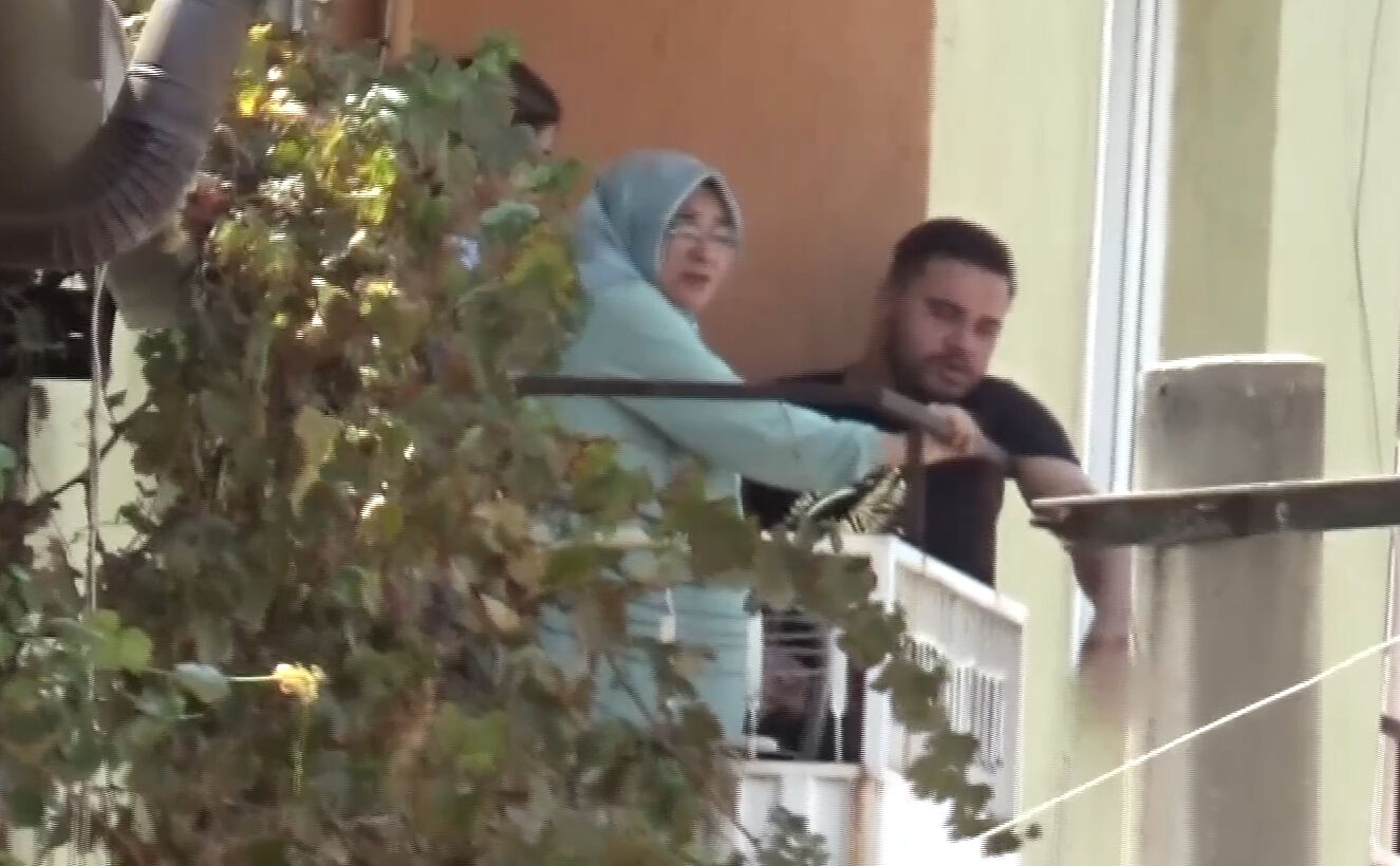 Annesi ve kardeşinin gözü önünde tüfekle intihar etti - 1. Resim