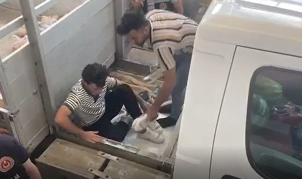 Böylesi ilk kez görüldü! Canlarını hiçe saydılar, ekipler bile şaştı kaldı Böylesi ilk kez görüldü! Canlarını hiçe saydılar, ekipler bile şaştı kaldı - 1. Resim