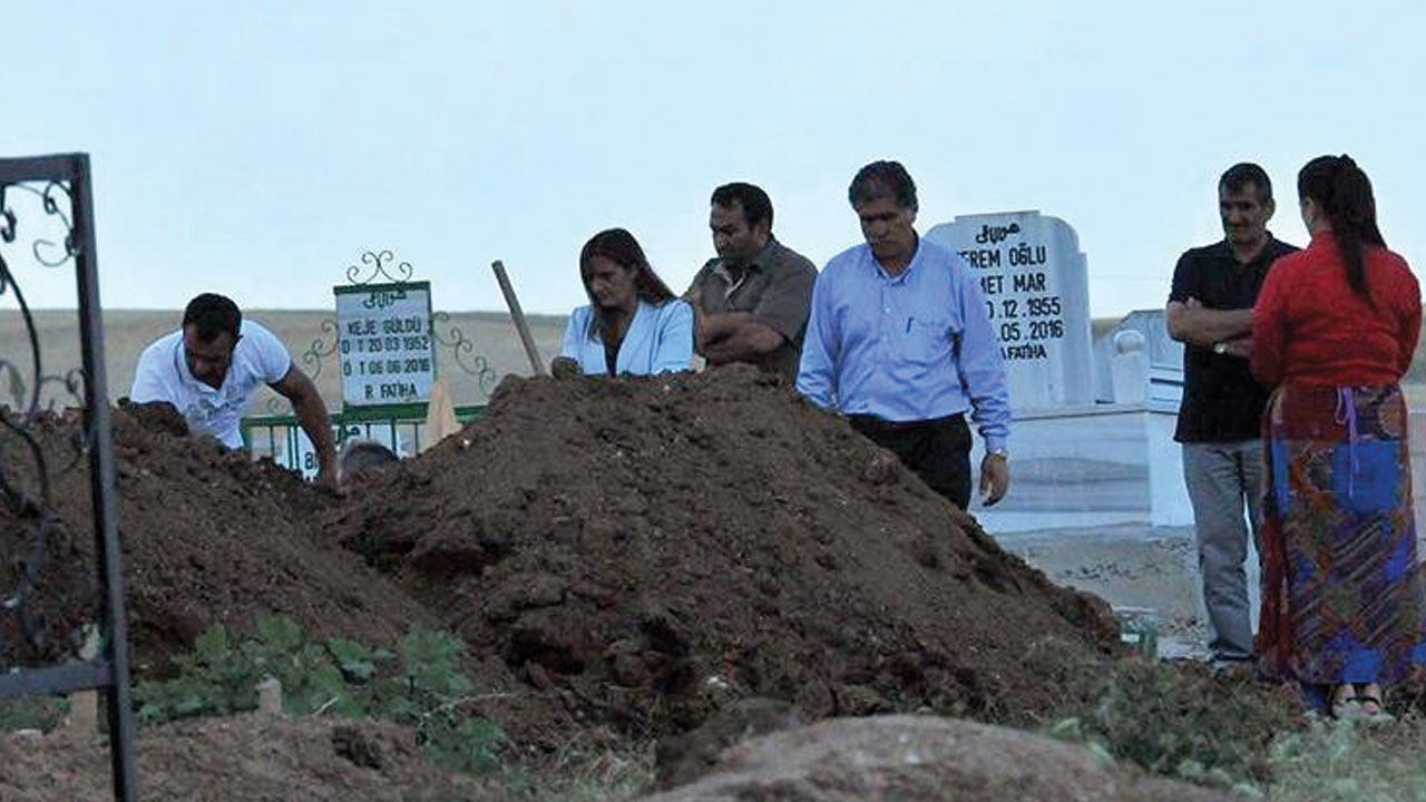 DEM/HDP vekilleri, Türkiye'nin terör operasyonlarında öldürdüğü PKK'lıların cenaze törenlerine koştu - 8. Resim