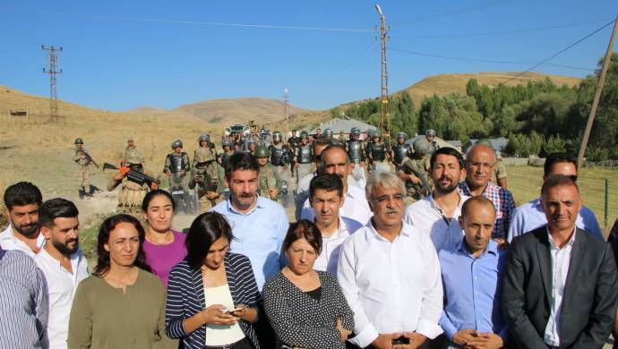 DEM/HDP vekilleri, Türkiye'nin terör operasyonlarında öldürdüğü PKK'lıların cenaze törenlerine koştu - 9. Resim