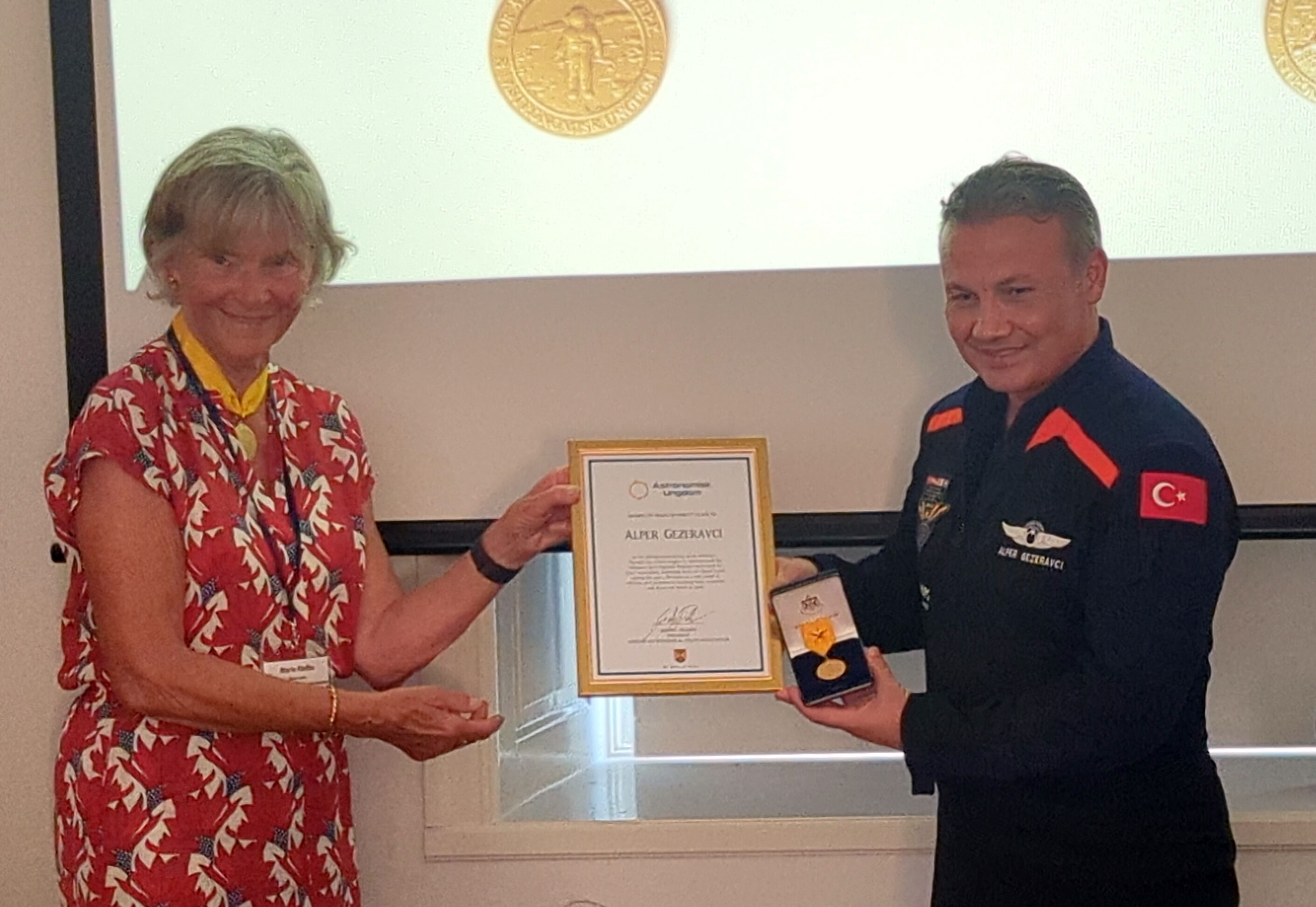 İsveç astronomi derneğinden Alper Gezeravcı'ya ödül - 1. Resim