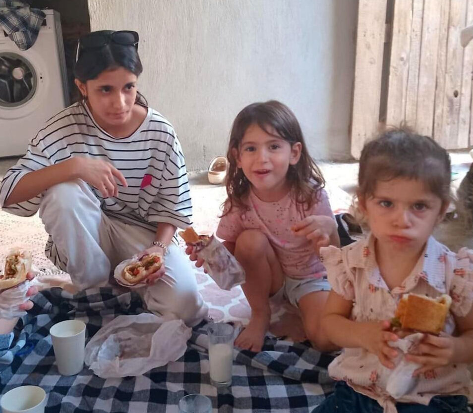 İzmir'de babaları tarafından öldürülen 3 çocuk defnedildi! Annenin feryadı yürek yaktı - 5. Resim