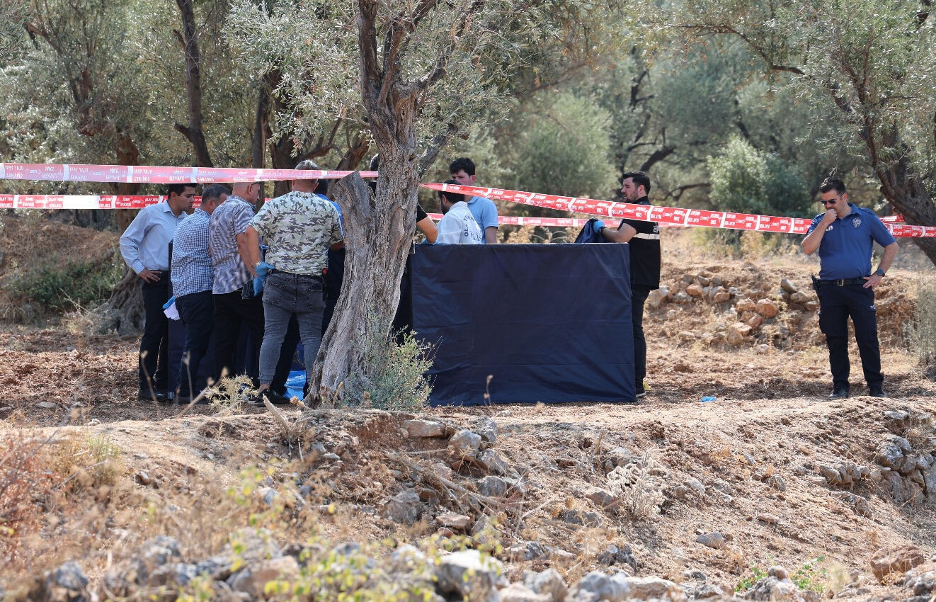 İzmir'de babaları tarafından öldürülen 3 çocuk defnedildi! Annenin feryadı yürek yaktı - 1. Resim