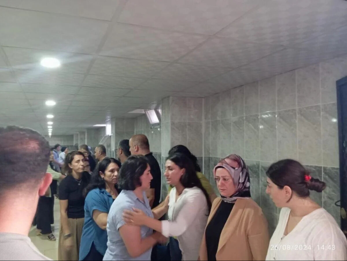 DEM Parti Batman Milletvekili Zeynep Oduncu, terörist cenazesine katıldı - 1. Resim