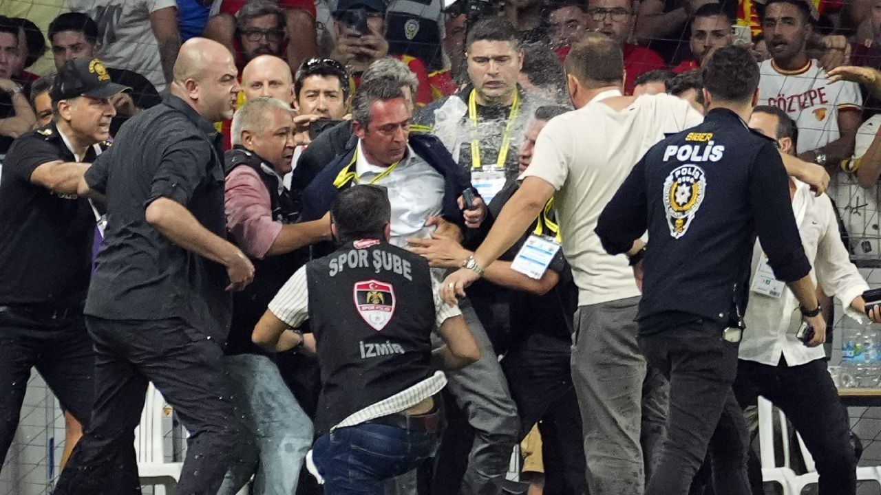 Göztepe - Fenerbahçe maçının etkileri sürüyor! 2 Polis görevden alındı