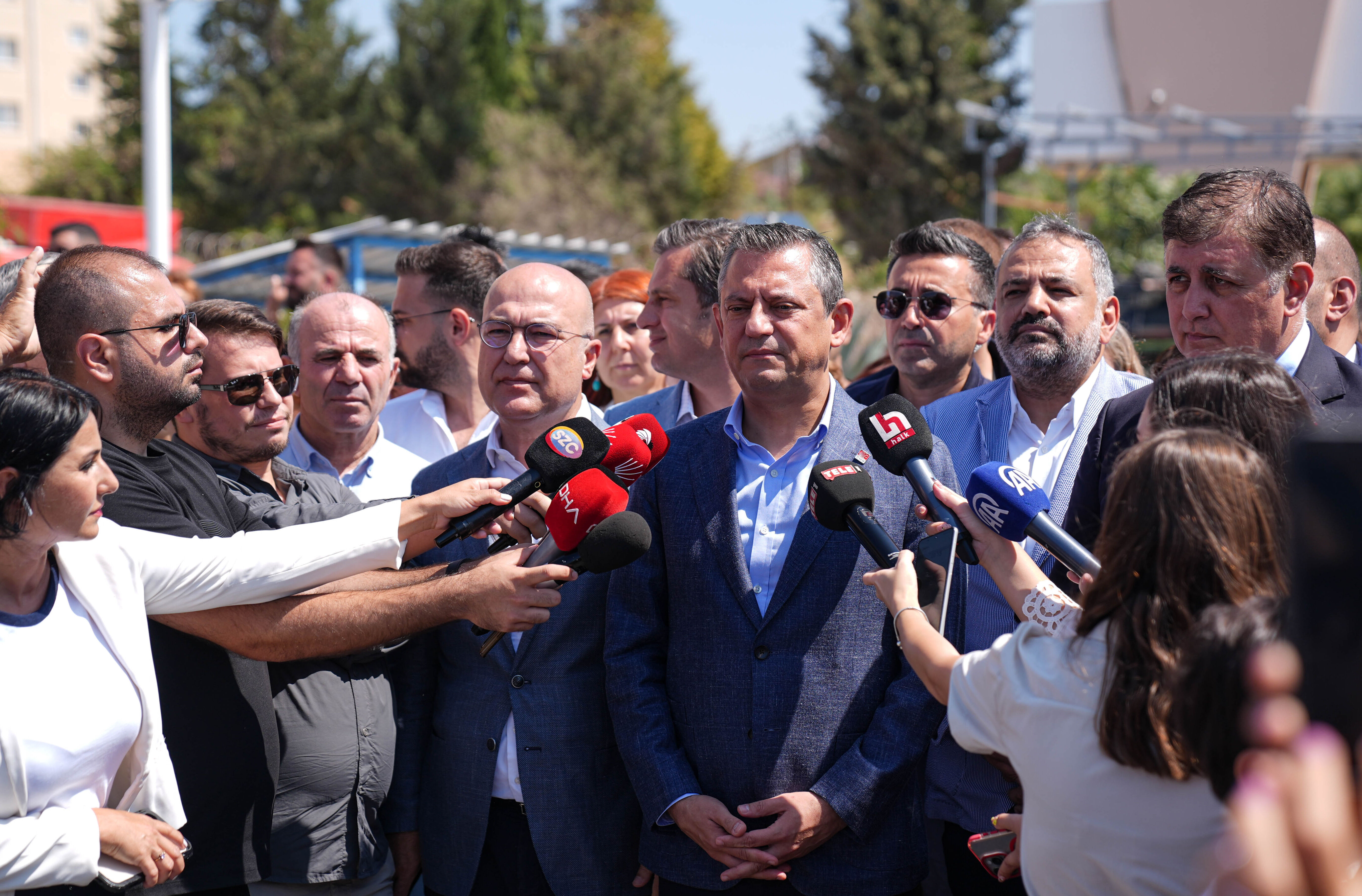 Özgür Özel'den Kılıçdaroğlu için hazırlanan iddianameye tepki: Cesedimi çiğnemeniz lazım - 1. Resim