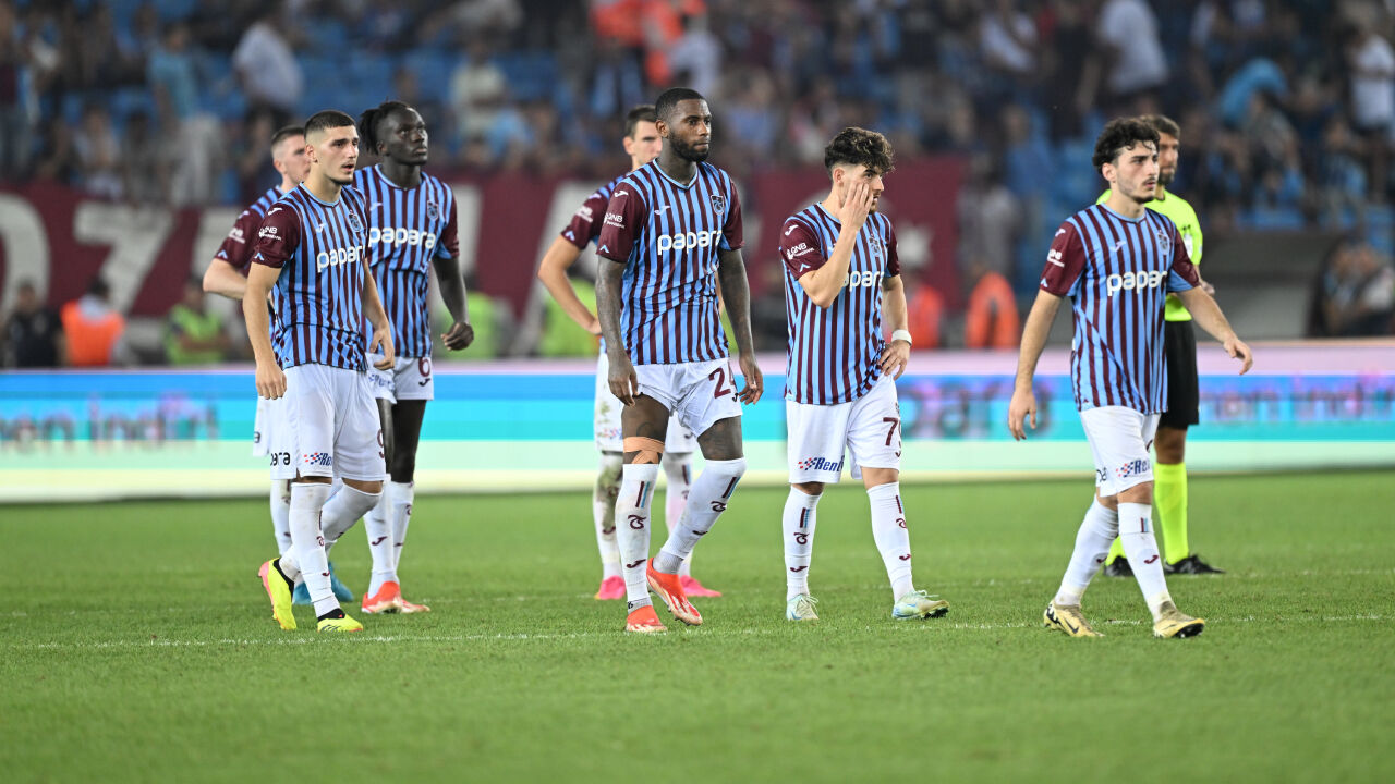 Abdullah Avcı'dan taraftarın tepkisine cevap! Trabzonspor'da Avrupa şoku yaşanıyor Abdullah Avcı'dan taraftarın tepkisine cevap! Trabzonspor'da Avrupa şoku yaşanıyor - 1. Resim