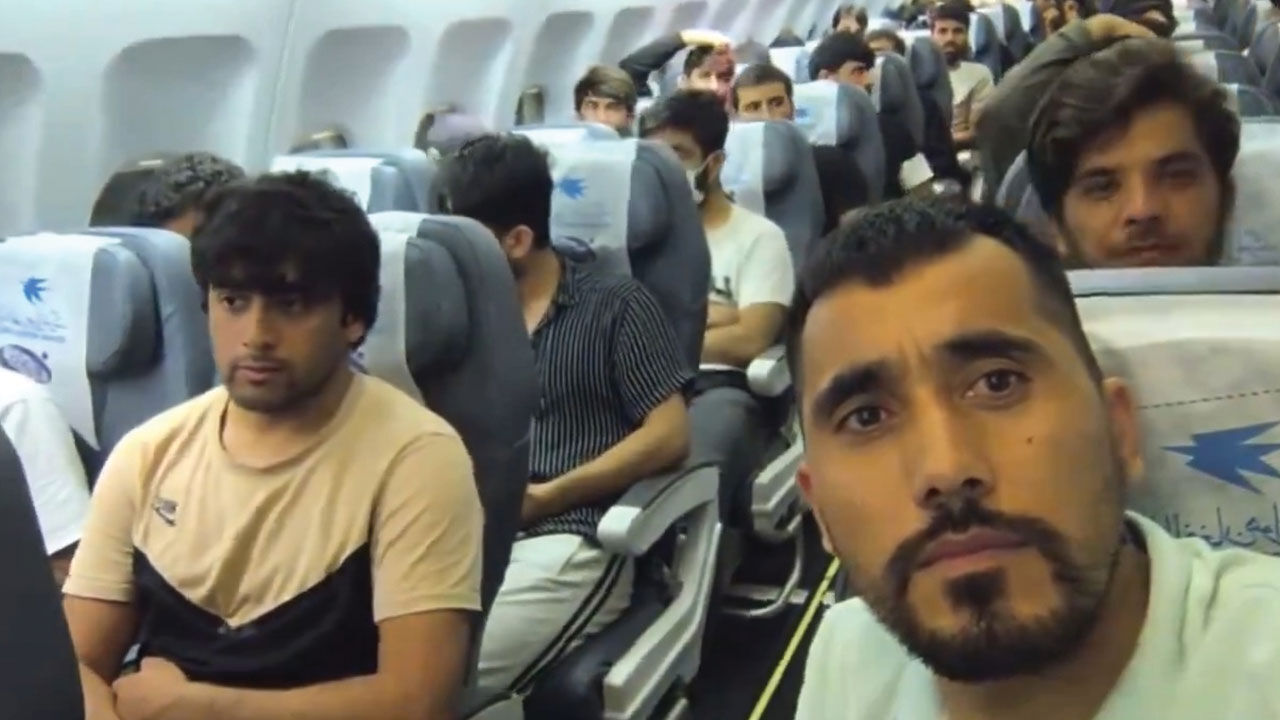 Almanya, onlarca Afgan vatandaşını 'güvenlik çıkarları' nedeniyle sınır dışı etti - 3. Resim