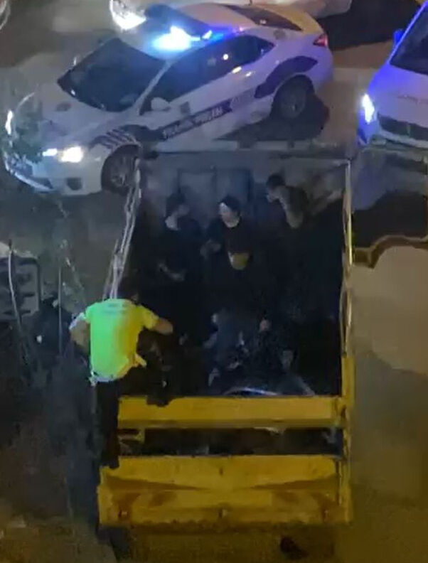 Banker Bilo filmi gerçek oldu! Bir kamyon dolusu... Banker Bilo filmi gerçek oldu! Bir kamyon dolusu... - 1. Resim