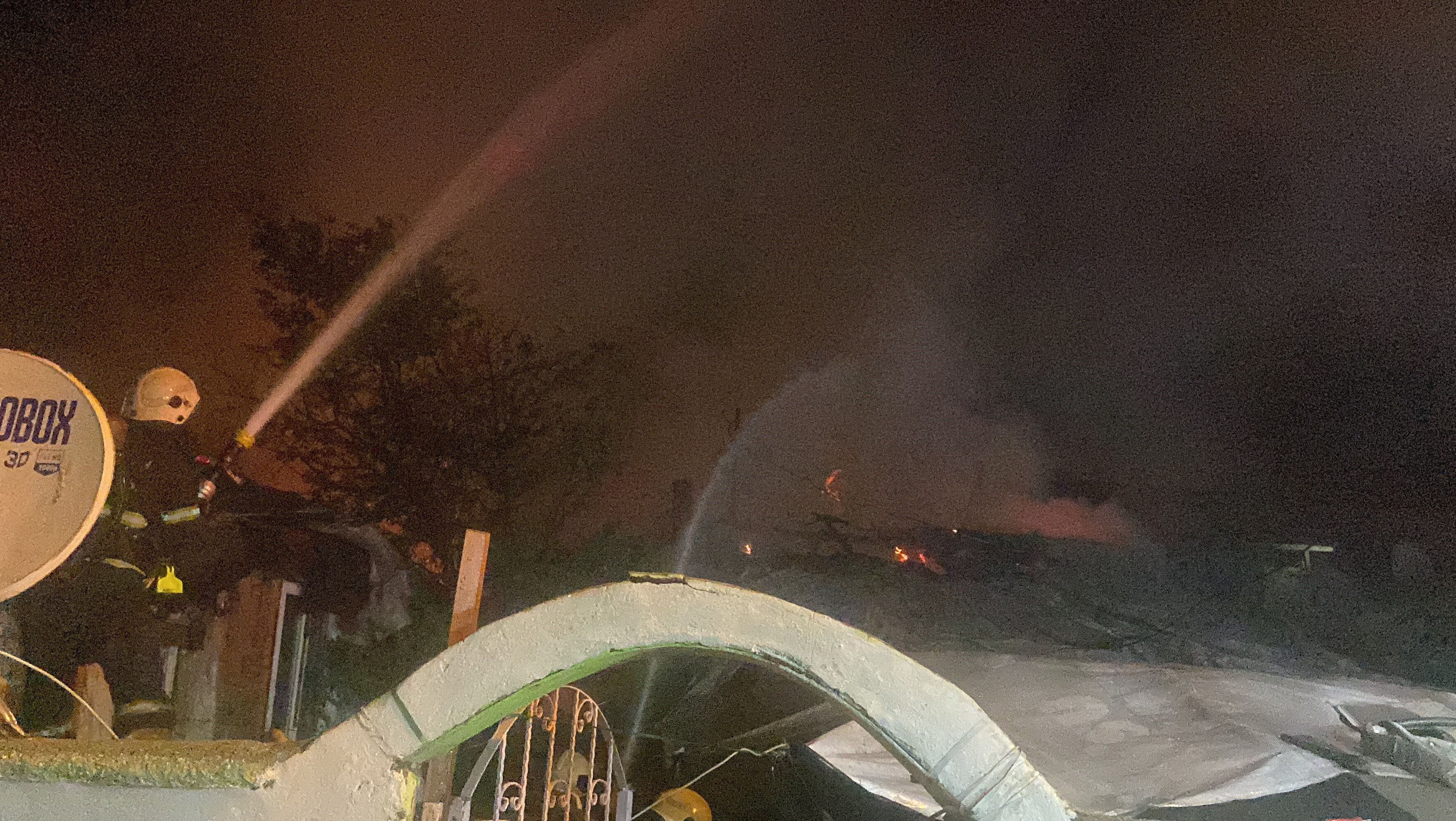 Gebze'de korkutan yangın! Alevler 3 evi sardı - 2. Resim