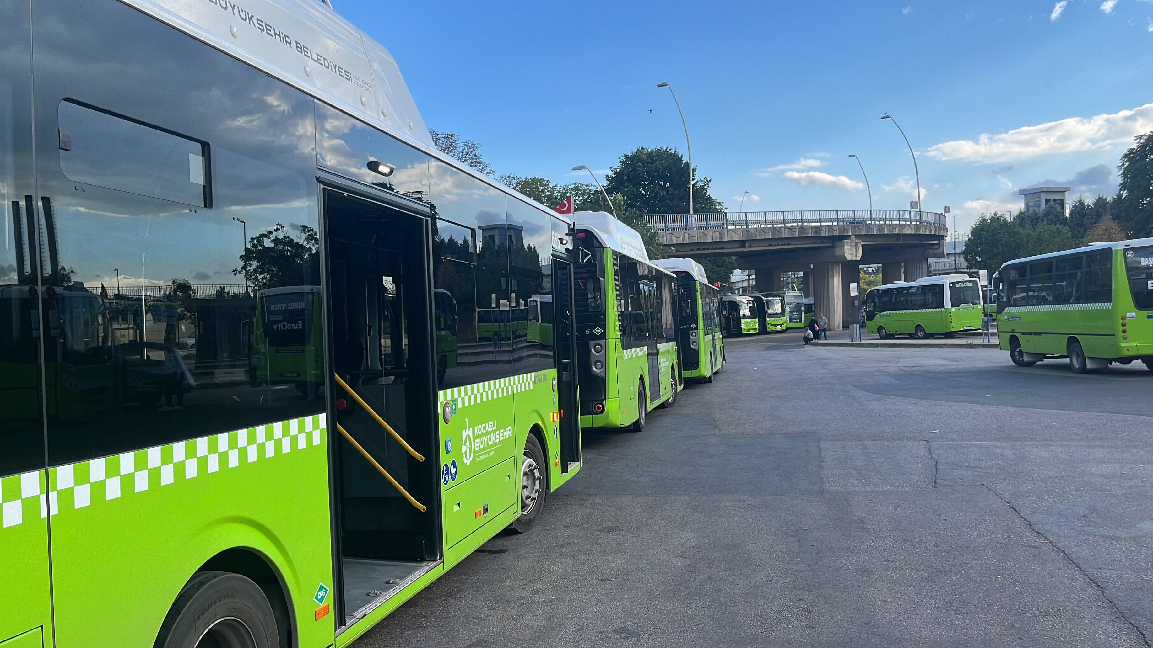 Kocaeli'de canlı bomba alarmı! Kriz masası kuruldu Kocaeli'de canlı bomba alarmı! Kriz masası kuruldu - 2. Resim