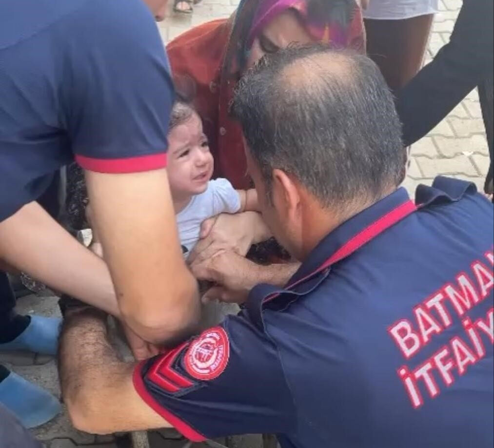 Miniğin oyunu kabusa döndü! 2 yaşındaki çocuk düdüklü tencerede sıkıştı Miniğin oyunu kabusa döndü! 2 yaşındaki çocuk düdüklü tencerede sıkıştı - 2. Resim